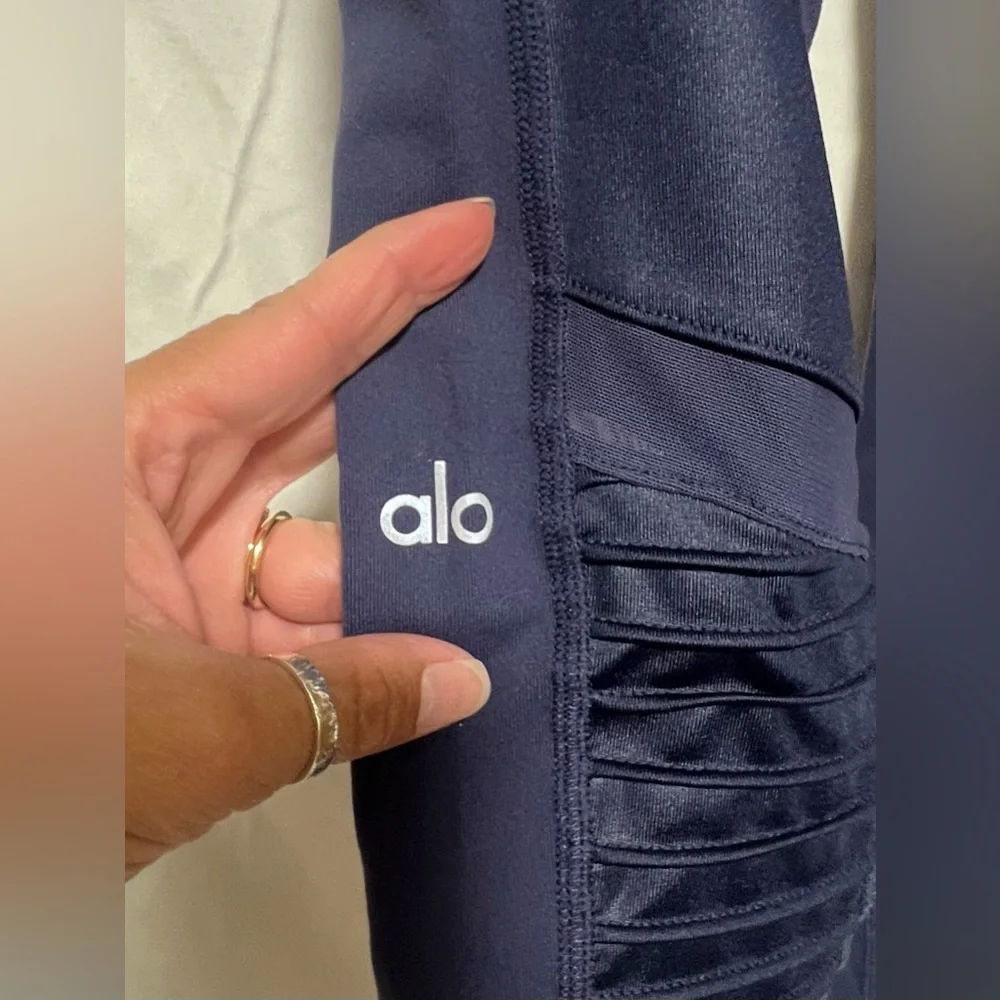 ALO Yoga Navy High Waisted Moto Leggings Activewear Workout Running Gym Casual